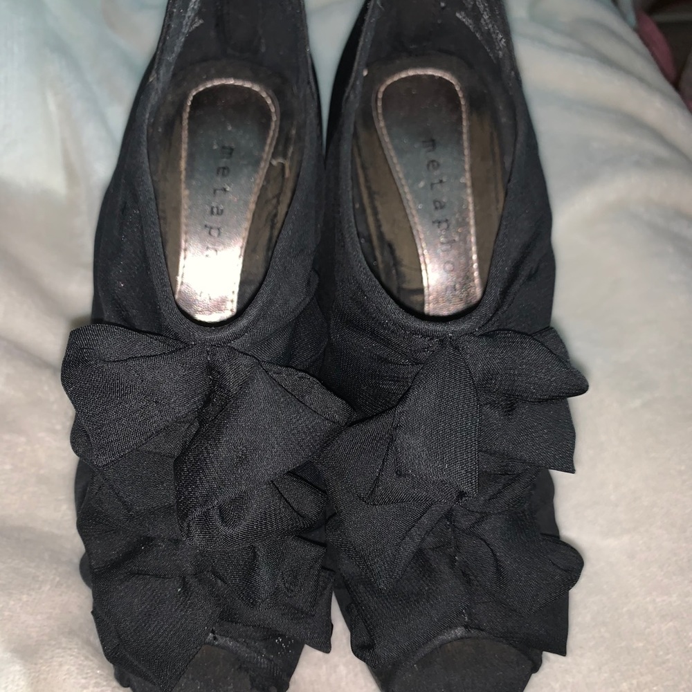 Black ruffled heels